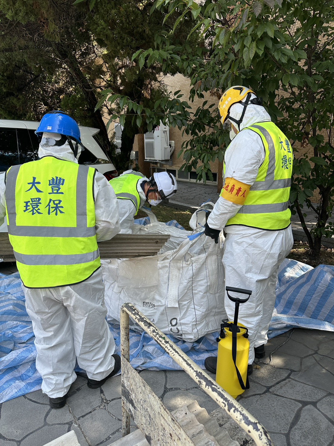 石綿瓦安全拆除與密封處理,全程防護(asbestos tile removal)
